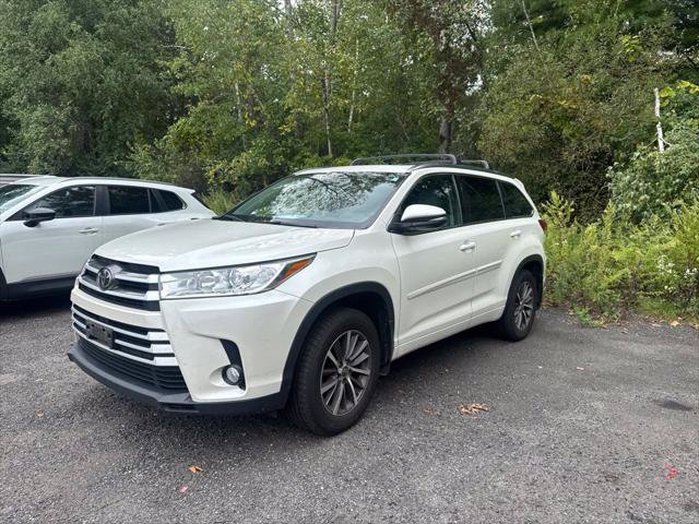 Certified 2017 Toyota Highlander XLE AWD/4WD image 1