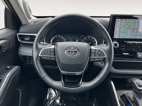 Used 2022 Toyota Highlander Platinum image 14