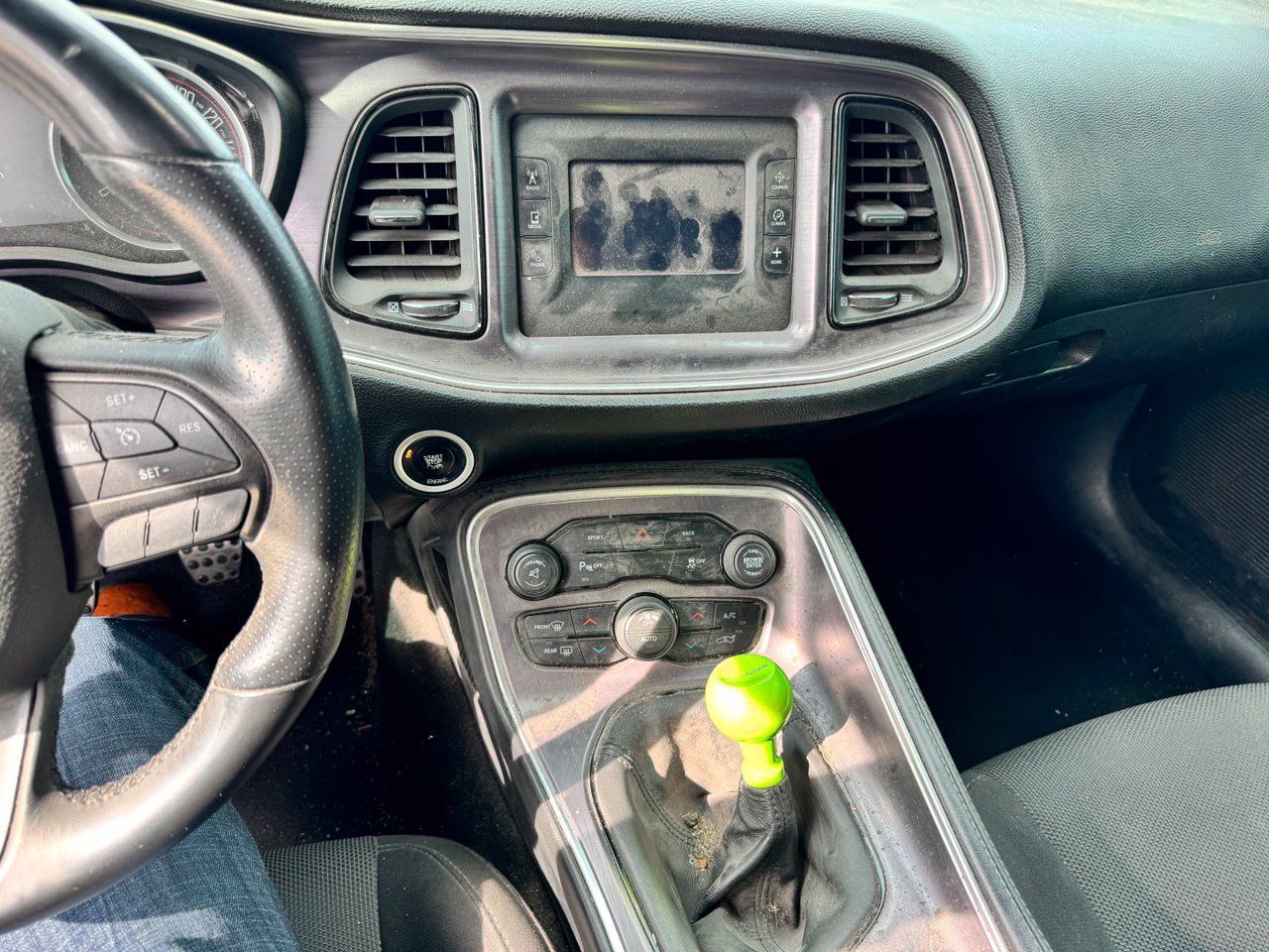 Used 2015 Dodge Challenger R/T RWD image 9