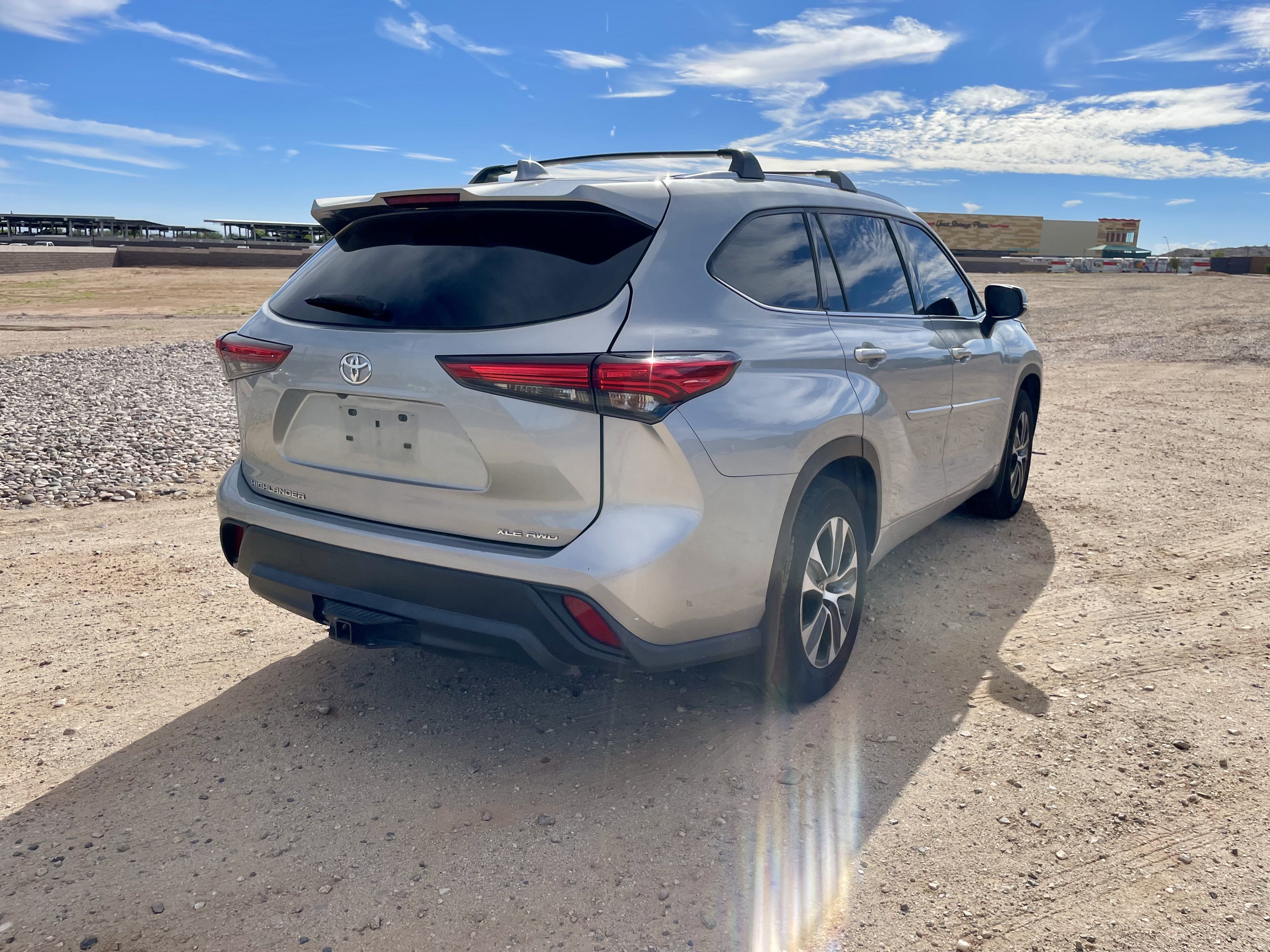 Used 2021 Toyota Highlander XLE AWD/4WD image 5