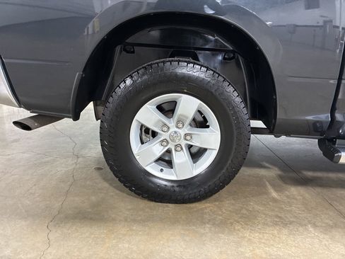 Used 2020 RAM 1500 Classic SLT w/ Luxury Group image 10