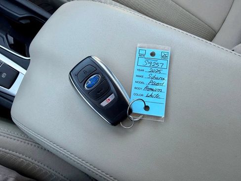 Used 2025 Subaru Ascent Premium AWD/4WD image 18