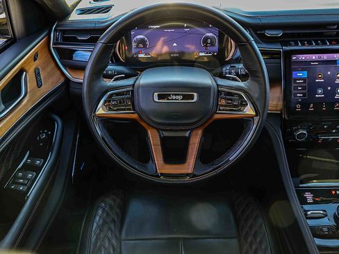 Used 2023 Jeep Grand Cherokee L Summit AWD/4WD image 17