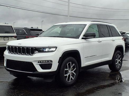 Used 2024 Jeep Grand Cherokee Limited image 2