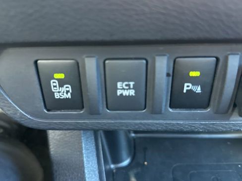 Used 2022 Toyota Tacoma TRD Sport w/ TRD Premium Sport Package image 3