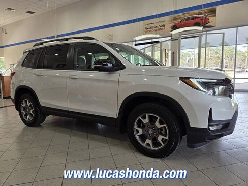 Used 2023 Honda Passport TrailSport image 3