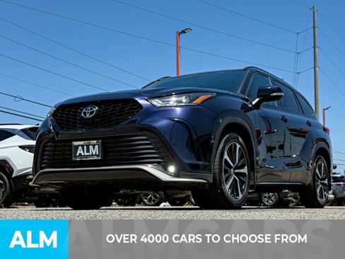 Used 2022 Toyota Highlander XSE AWD/4WD image 2