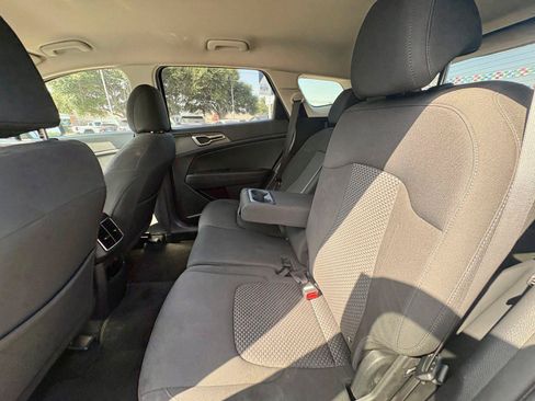 Used 2023 Kia Sportage LX AWD/4WD image 9