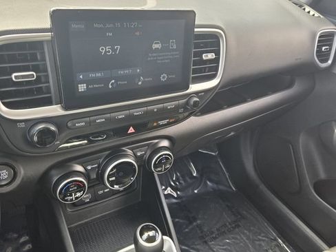 Used 2024 Hyundai Venue SEL FWD image 23