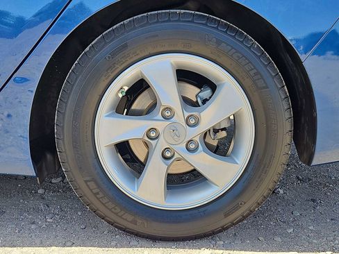 Used 2014 Hyundai Elantra SE image 13