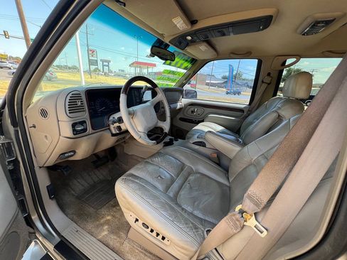 Used 2000 Cadillac Escalade 4WD image 10