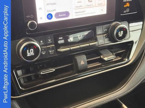 Used 2023 Toyota Highlander LE FWD image 28