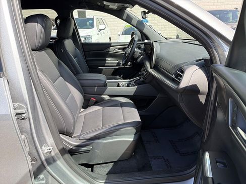 Used 2025 Chevrolet Traverse LT AWD/4WD image 27