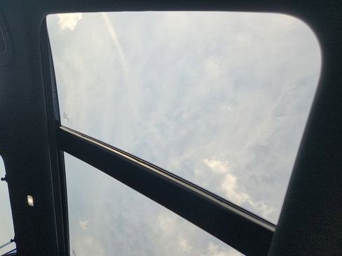 Used 2025 Honda Pilot TrailSport image 14