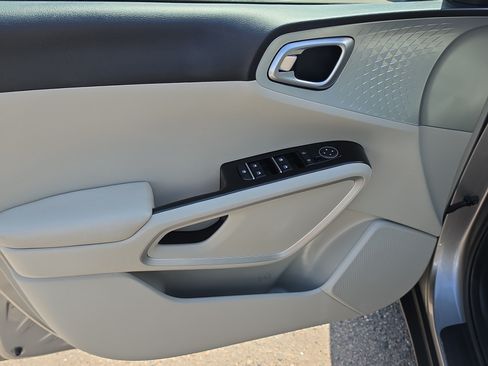Certified 2024 Kia Soul LX FWD image 16
