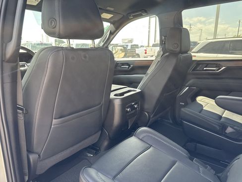 Used 2025 GMC Yukon Denali image 9