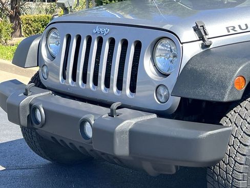Used 2015 Jeep Wrangler Rubicon w/ Power Convenience Group AWD/4WD image 9