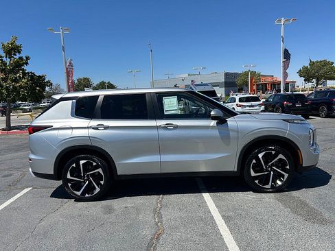 Used 2024 Mitsubishi Outlander AWD image 8