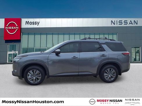 New 2025 Nissan Pathfinder SV image 5