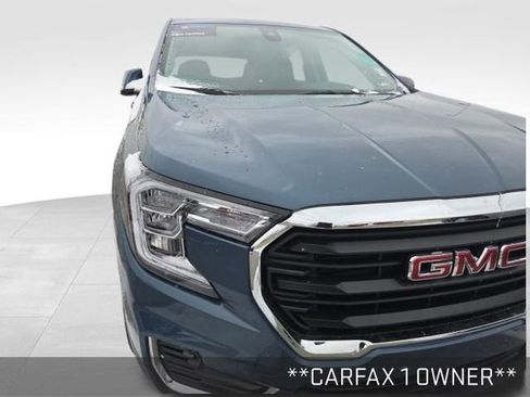 Used 2024 GMC Terrain SLE image 2