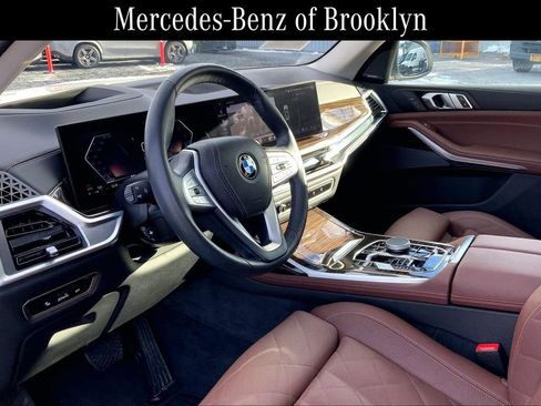 Used 2025 BMW X7 xDrive40i w/ Premium Package image 16
