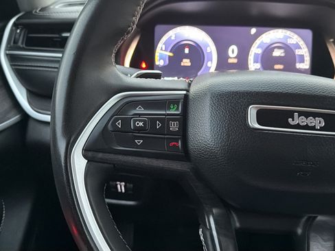 Used 2023 Jeep Grand Cherokee L Limited AWD/4WD image 19