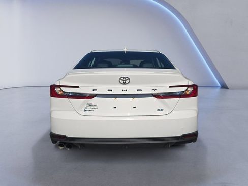 Used 2025 Toyota Camry SE FWD image 4