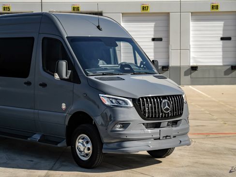 Used 2025 Mercedes-Benz Sprinter 3500 image 23