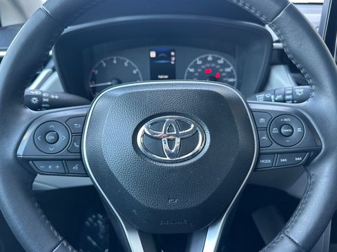 Used 2025 Toyota Corolla Cross LE AWD/4WD image 22