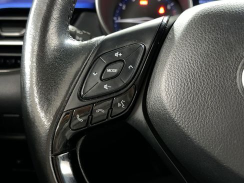 Used 2020 Toyota C-HR XLE image 16