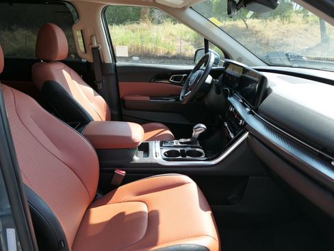 Used 2024 Kia Carnival SX Prestige FWD image 28