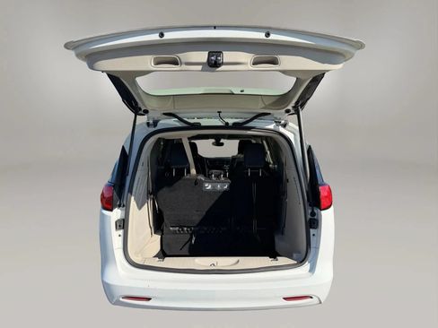 Used 2020 Chrysler Voyager Lxi FWD image 19
