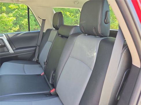 Used 2022 Toyota 4Runner SR5 Premium w/ Moonroof Package AWD/4WD image 14