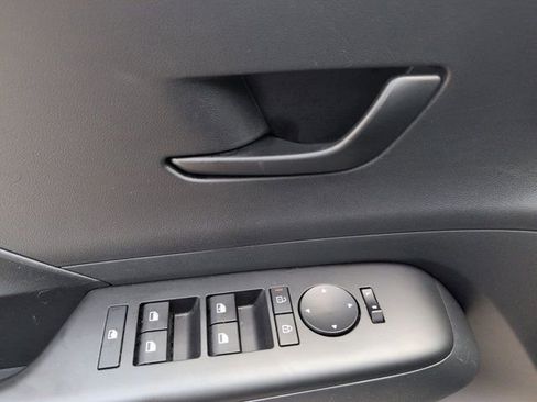 Used 2025 Hyundai Kona SEL FWD image 13