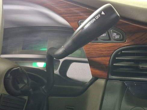 Used 2002 Cadillac De Ville w/ Comfort/Convenience Pkg image 17