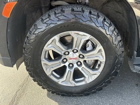 Certified 2023 GMC Yukon SLE image 37