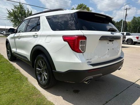 Used 2023 Ford Explorer XLT w/ Equipment Group 202A AWD/4WD image 2
