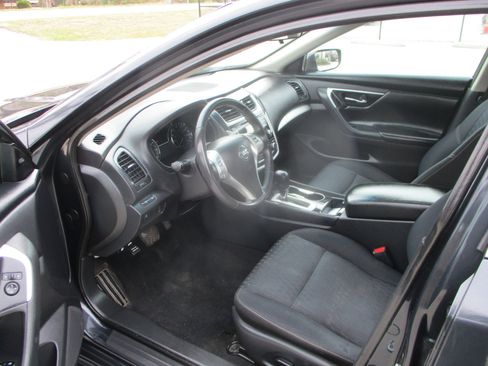 Used 2017 Nissan Altima 2.5 SV image 16