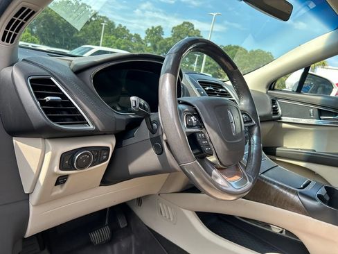 Used 2019 Lincoln Nautilus Select FWD image 9