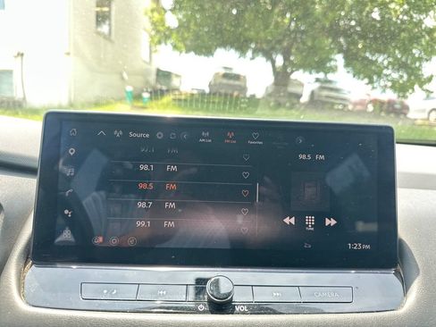Used 2024 Nissan Rogue SL AWD/4WD image 16