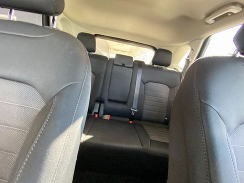 Used 2017 Ford Edge SE image 17