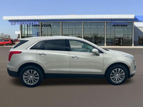 Used 2017 Cadillac XT5 Luxury w/ Driver Awareness Package AWD/4WD image 6