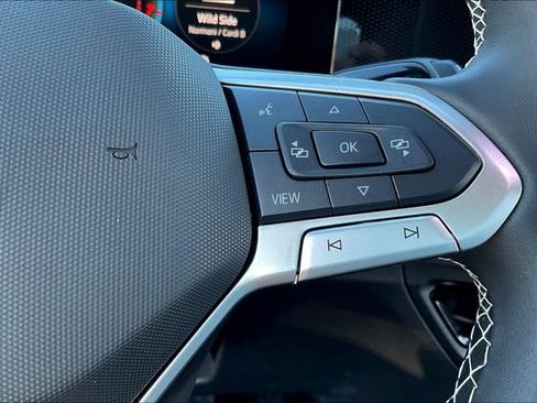 New 2025 Volkswagen Tiguan SE image 19