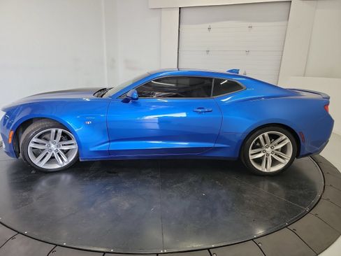 Used 2018 Chevrolet Camaro LT RWD image 4