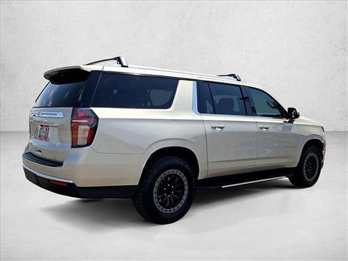 Certified 2022 Chevrolet Suburban LT w/ Luxury Package AWD/4WD image 8