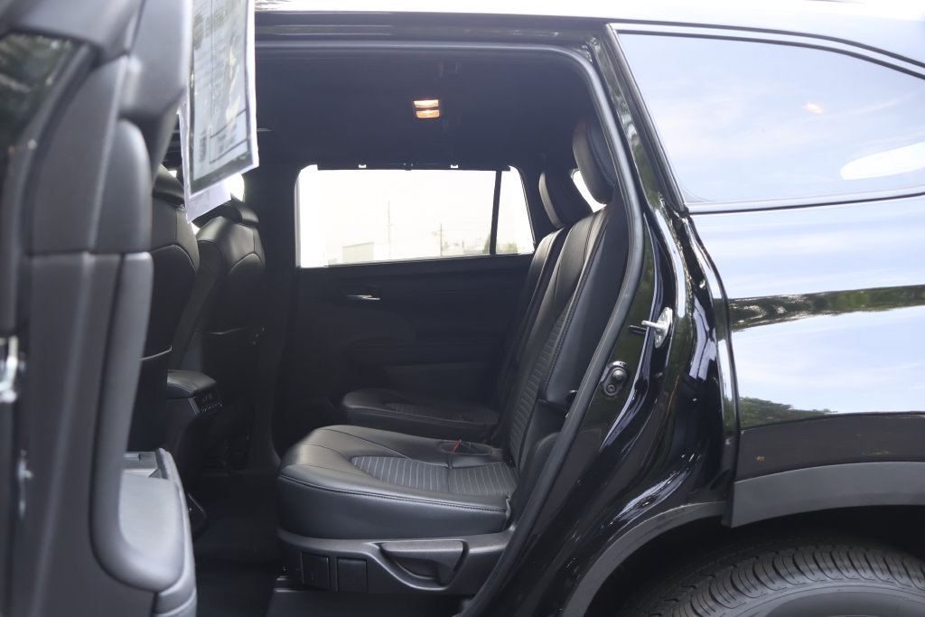 Used 2022 Toyota Highlander XSE FWD image 44