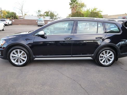Used 2017 Volkswagen Golf S image 9