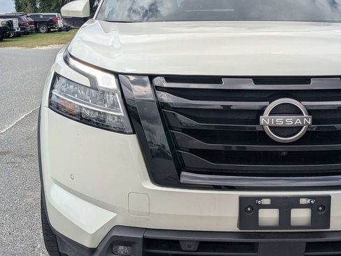 Used 2023 Nissan Pathfinder SL w/ SL Premium Package AWD/4WD image 9