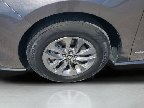 Used 2021 Toyota Sienna XLE w/ XLE Plus Package image 10