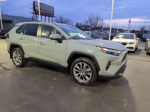 Used 2023 Toyota RAV4 XLE Premium image 7